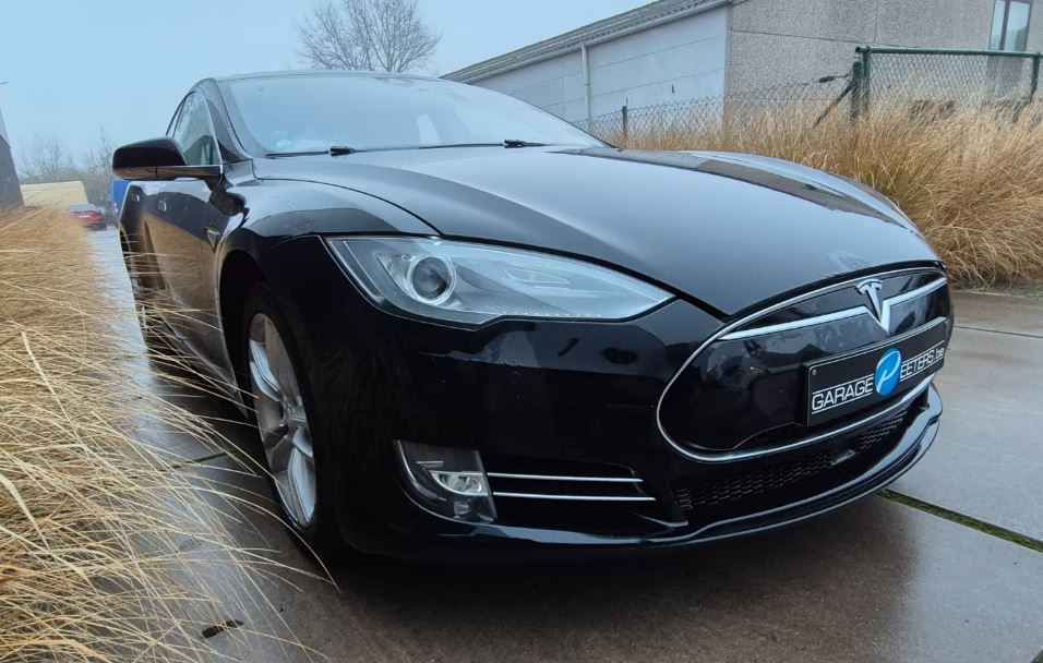 Tesla Model S 85